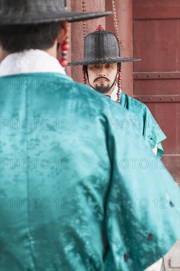 Changing of the guard at Gyeongbokgung palace