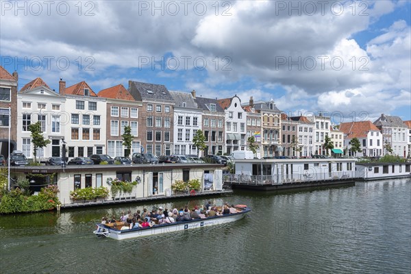 Cityscape with houseboats at Londensekaai