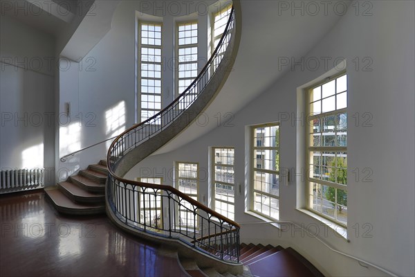 Free-swinging art nouveau staircase