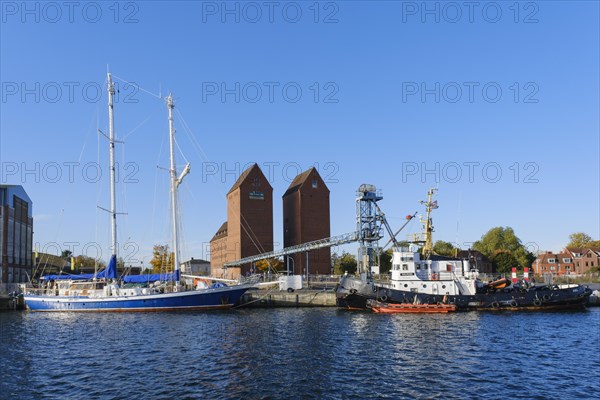 Granaries and ships at the harbour