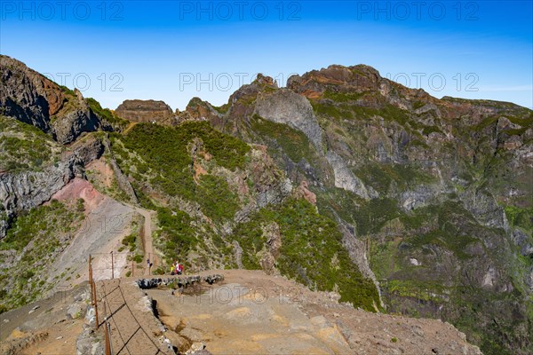 Hiking trail from Pico do Arieiro to Pico Ruivo