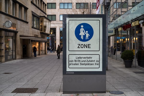 Sign pedestrian zone