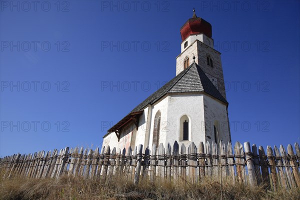 Church of St. Nicholas near Mittelberg in front of the Schlern massif