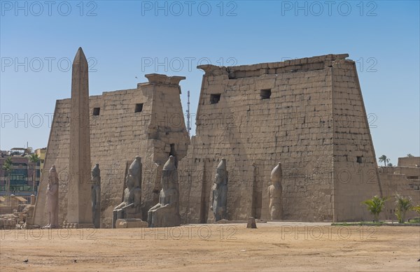 Pylon with figures of Ramses II and obelisk