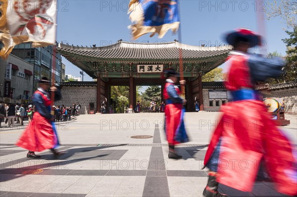 Changing of the guard at Deoksugung palace