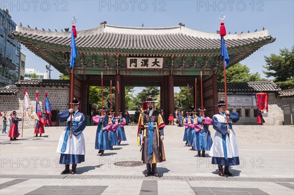 Changing of the guard at Deoksugung palace