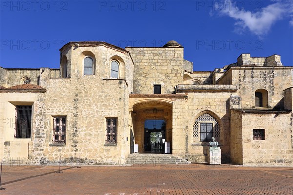 Side entrance of the Basilica Cathedral of Santa Maria la Menor