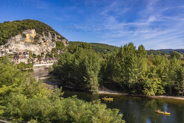 Canoes on the Dordogne in La Roque-Gageac