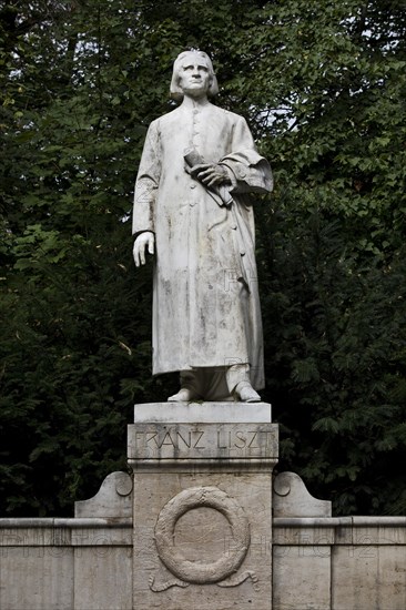 Monument to Franz Liszt in the Park on the Ilm