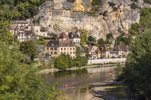 Canoes on the Dordogne in La Roque-Gageac