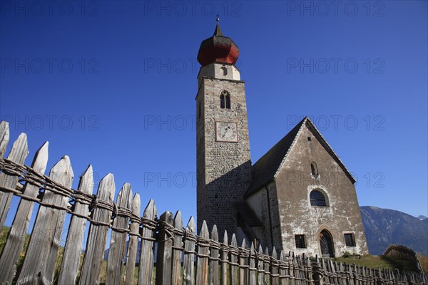 Church of St. Nicholas near Mittelberg in front of the Schlern massif