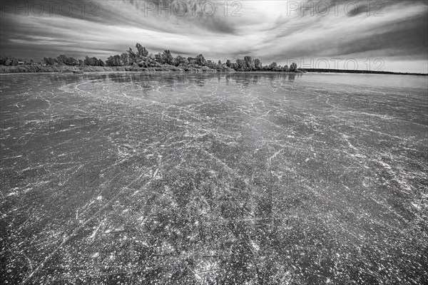 Ice cover with skate marks of the Duemmer