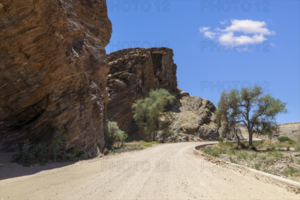 Road C14 and landscape at Kuiseb Pass