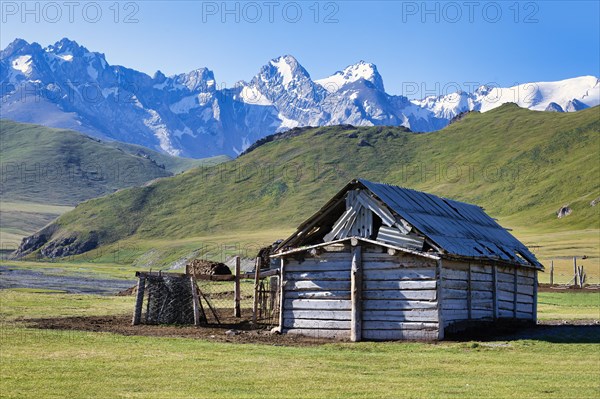 Lonely wooden shelter near the alpine Koel-Suu lake