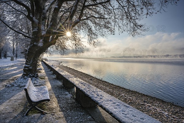 View of Lake Constance from the snow-covered Mettnaupark