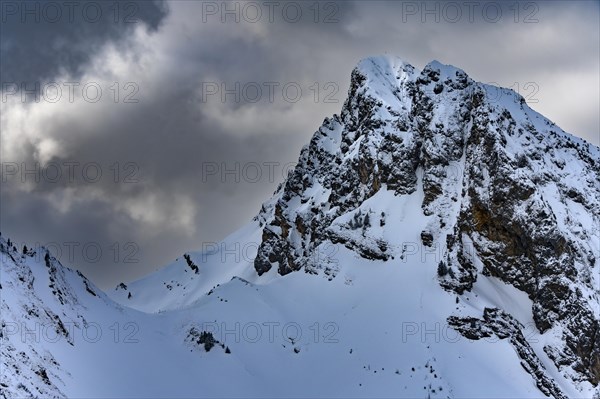 Peak of the Koellenspitze in snowy mountain landscape