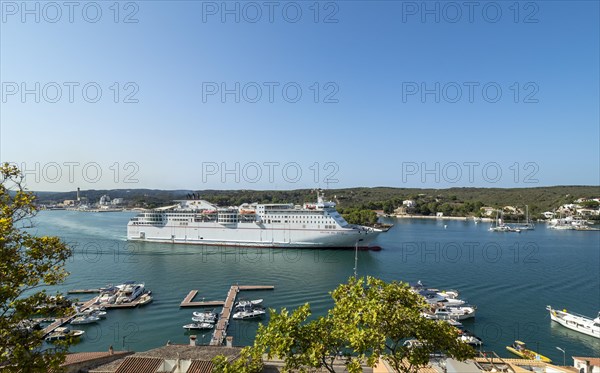 Boats and ferries at Mahon Harbour