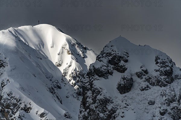 Peak of the Koellenspitze in snowy mountain landscape