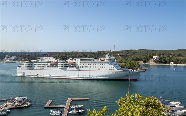 Boats and ferries at Mahon Harbour