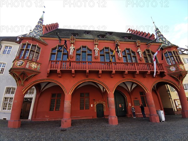 Four Habsburg rulers at the Historisches Kaufhaus