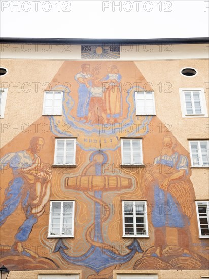 Facade painting with sundial from 1928 on the house Der Anker Allgem. Versicherungs AG