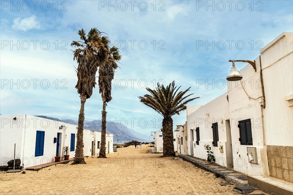 Sandy streets and white houses in Caleta del Sebo