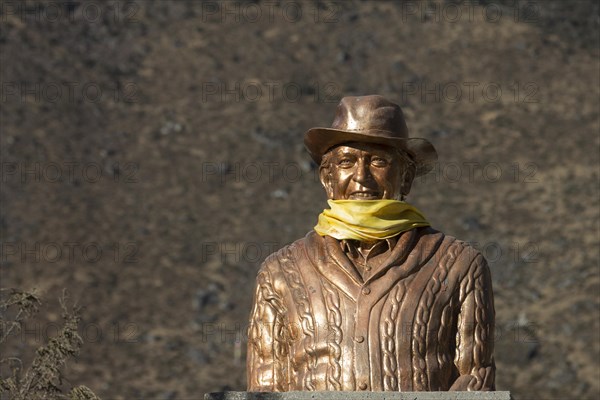 Statue of Sir Edmund Hillary in front of the school in Khumjung