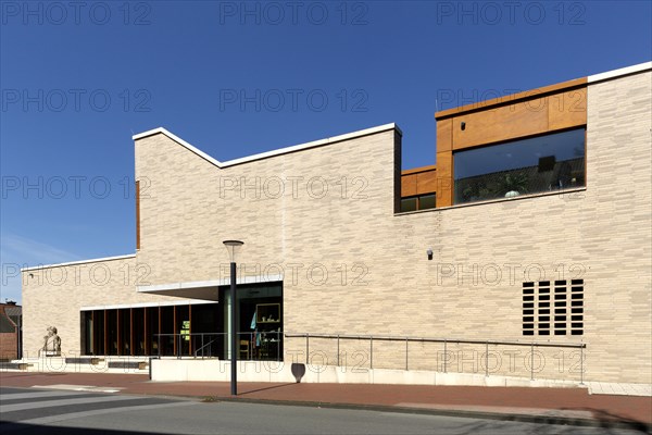 The Otgerus House in Stadtlohn was built in 2017 according to plans by e4architekten as a community centre and parish home for the Catholic parish church of St. Otgerus