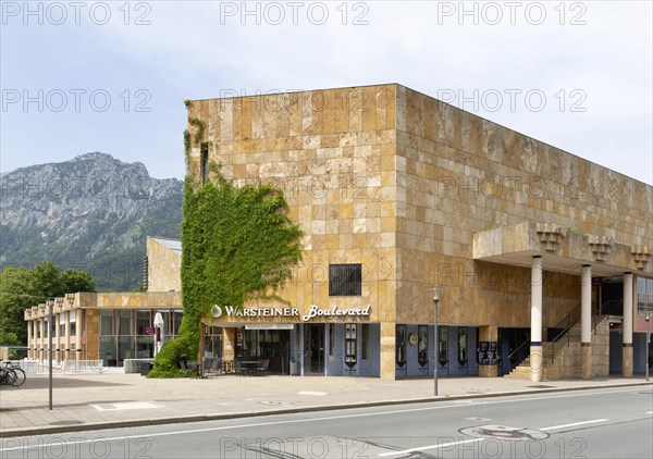 Kurgastzentrum with theatre and casino