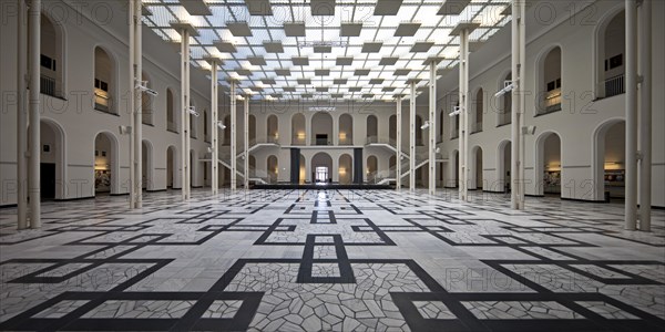 Atrium in the main building of Leibniz Universitaet Hannover