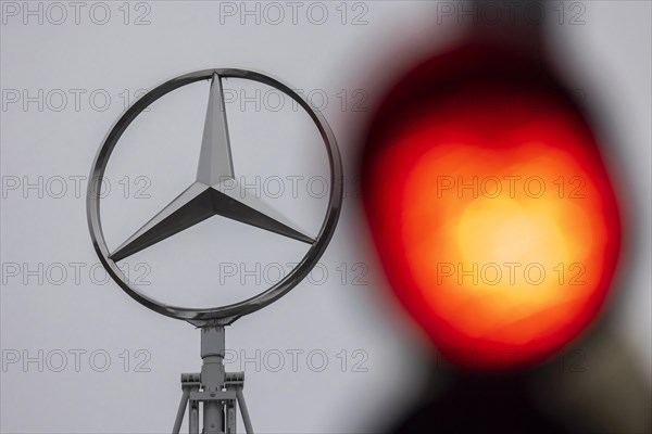 Mercedes star with red light