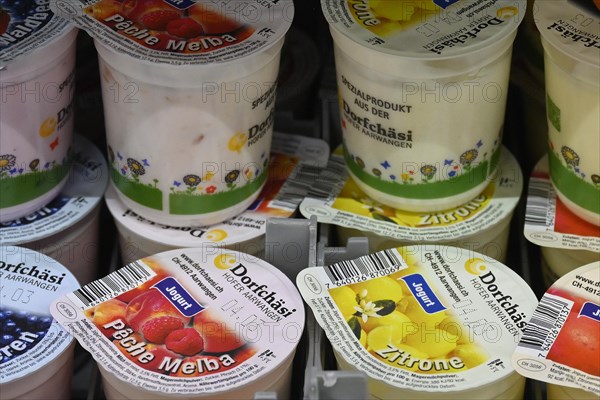 Sales shelf yoghurts