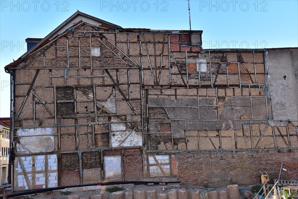 Half-timbered building behind the facade