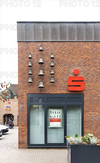 Branch of Sparkasse Westmuensterland with carillon