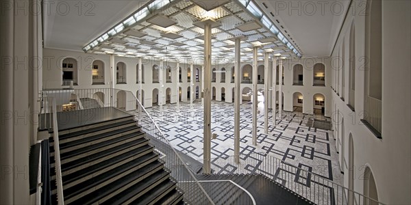 Atrium in the main building of Leibniz Universitaet Hannover