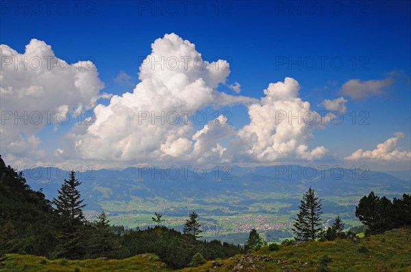 View from the Gaisalpsee to the Oberstdorf valley