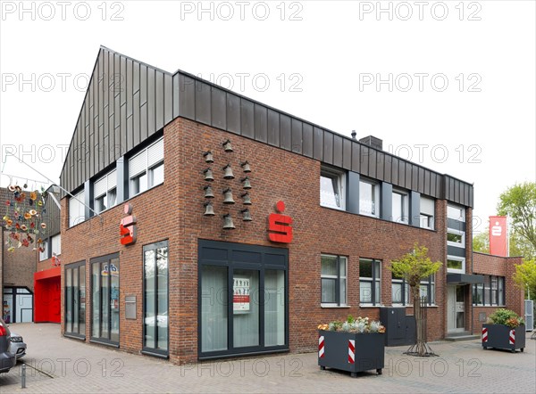 Branch of Sparkasse Westmuensterland with carillon