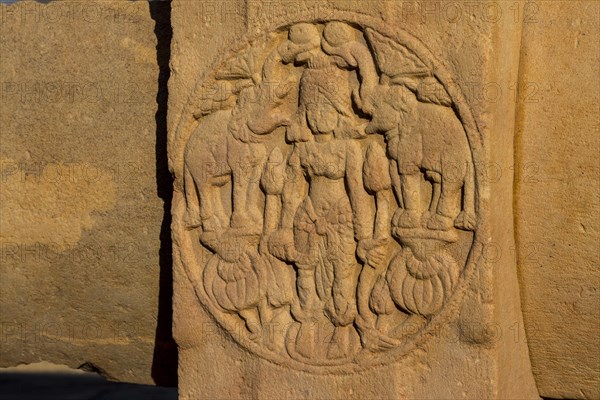 A round carved motif