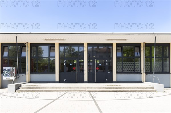 Alzey station reception building