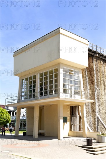 Old graduation house with technical building in the New Objectivity style