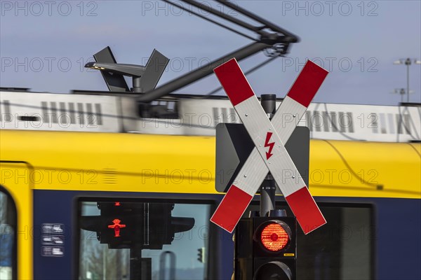Unrestricted level crossing