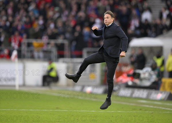 Goal celebration coach Bruno Labbadia