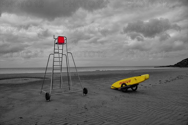 Beach on the French Atlantic coast with the Water Watch observation post