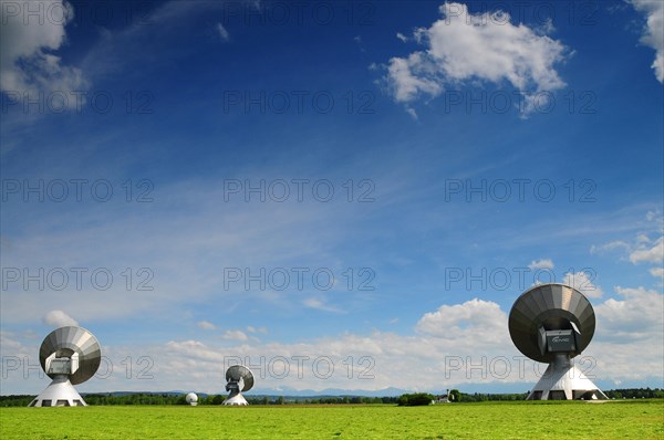 Earth station with parabolic antennas