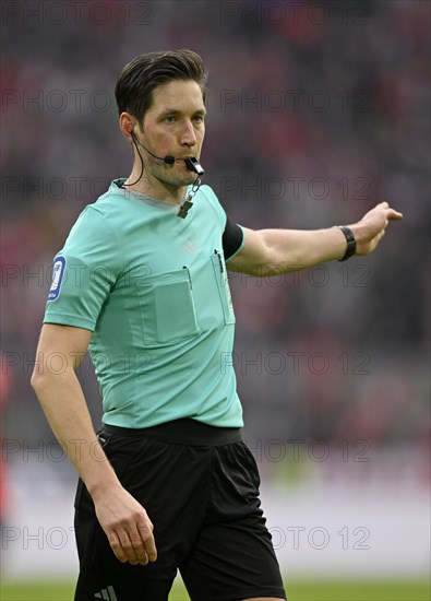 Referee Referee Dr. Matthias Joellenbeck