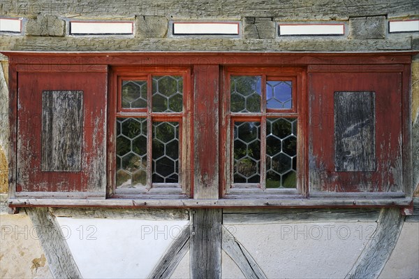 Window with sliding shutters of a winegrowers house from 1668