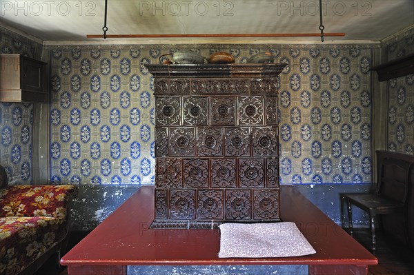 Tiled stove in the living room of the hop farmers house around 1910