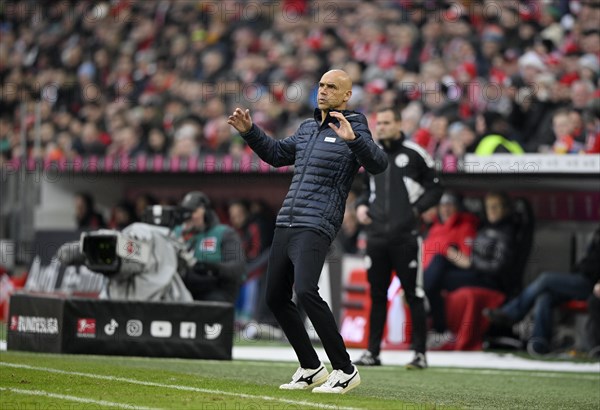 Coach Thomas Letsch VfL Bochum BOC on the sidelines