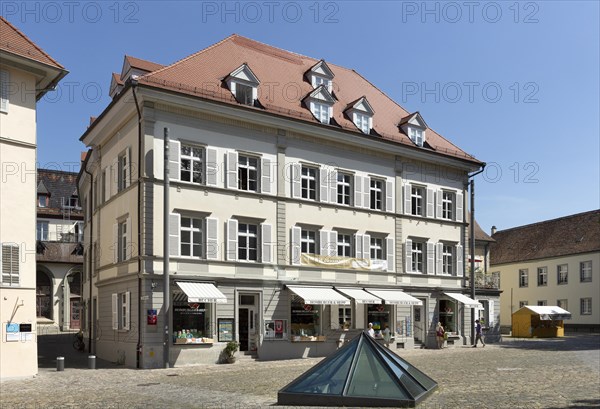 Residential and commercial building on Muensterplatz