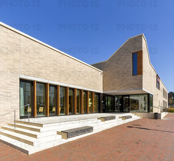 The Otgerus House in Stadtlohn was built in 2017 according to plans by e4architekten as a community centre and parish home for the Catholic parish church of St. Otgerus